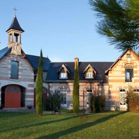 La Bretauche Apartment Checy Bagian luar foto