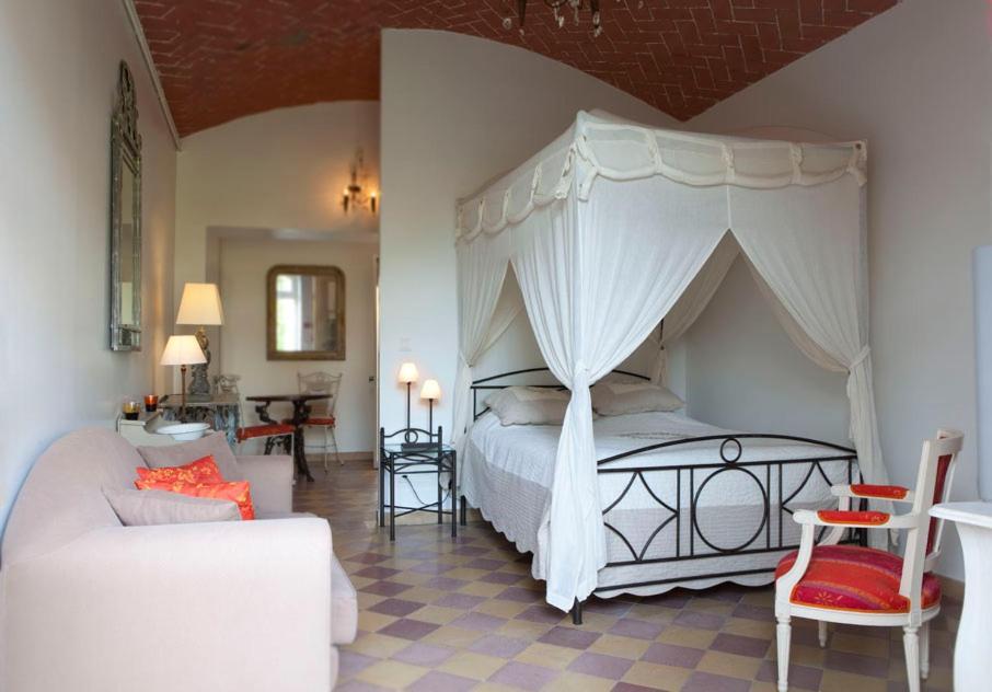 La Bretauche Apartment Checy Bagian luar foto