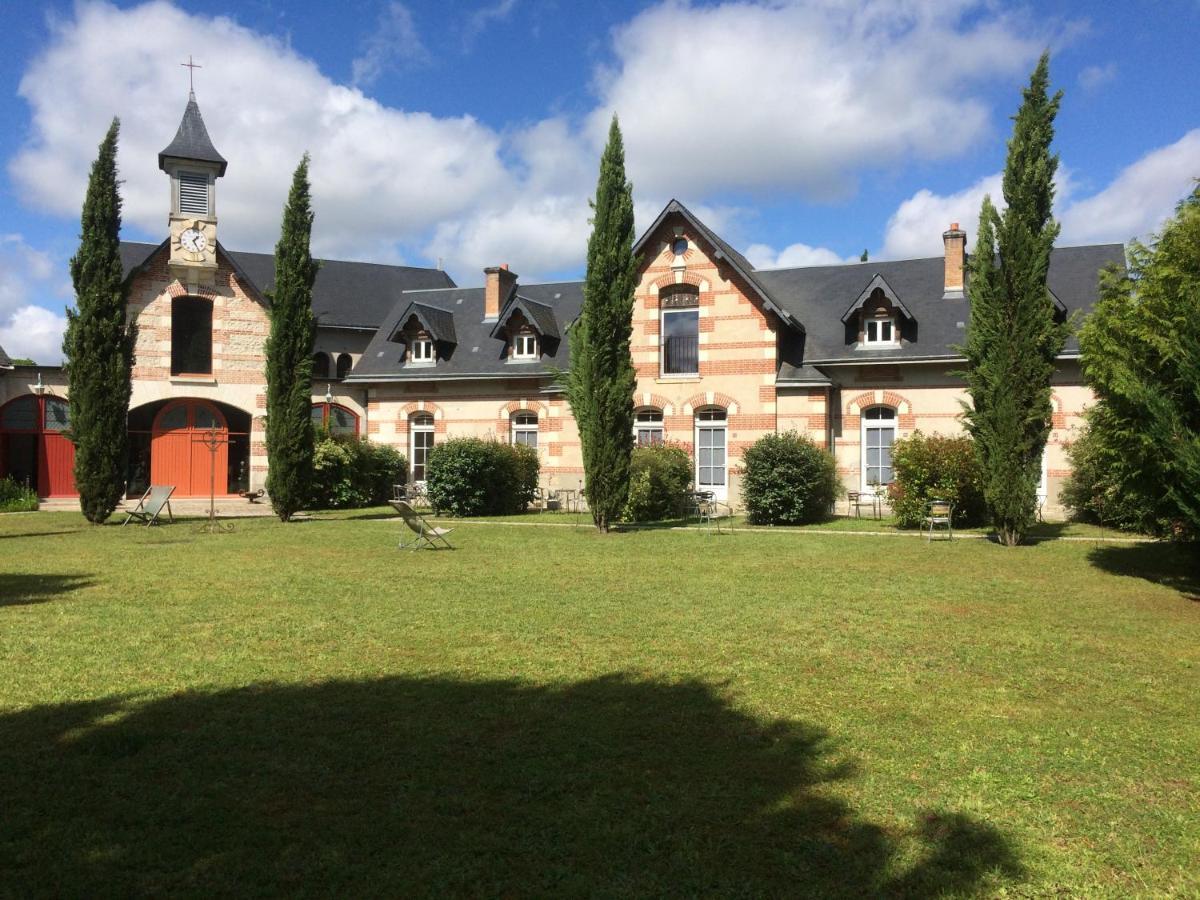 La Bretauche Apartment Checy Bagian luar foto