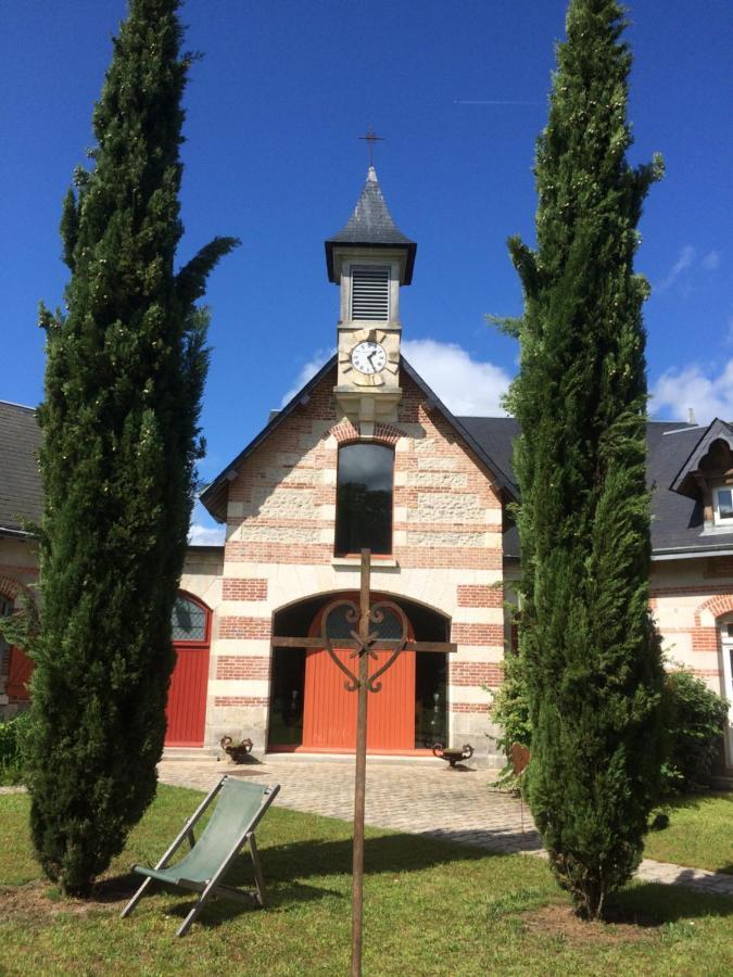 La Bretauche Apartment Checy Bagian luar foto