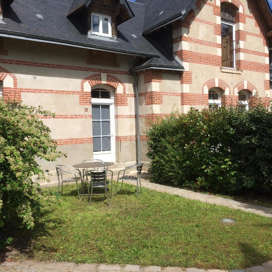 La Bretauche Apartment Checy Bagian luar foto
